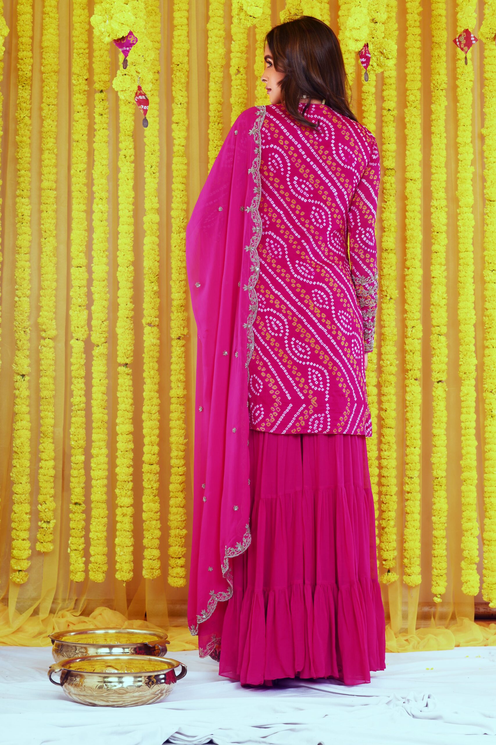 BANDHNI ZARDOZI SHARARA WITH HEAVY DUPATTA AND KURTAS - Image 4