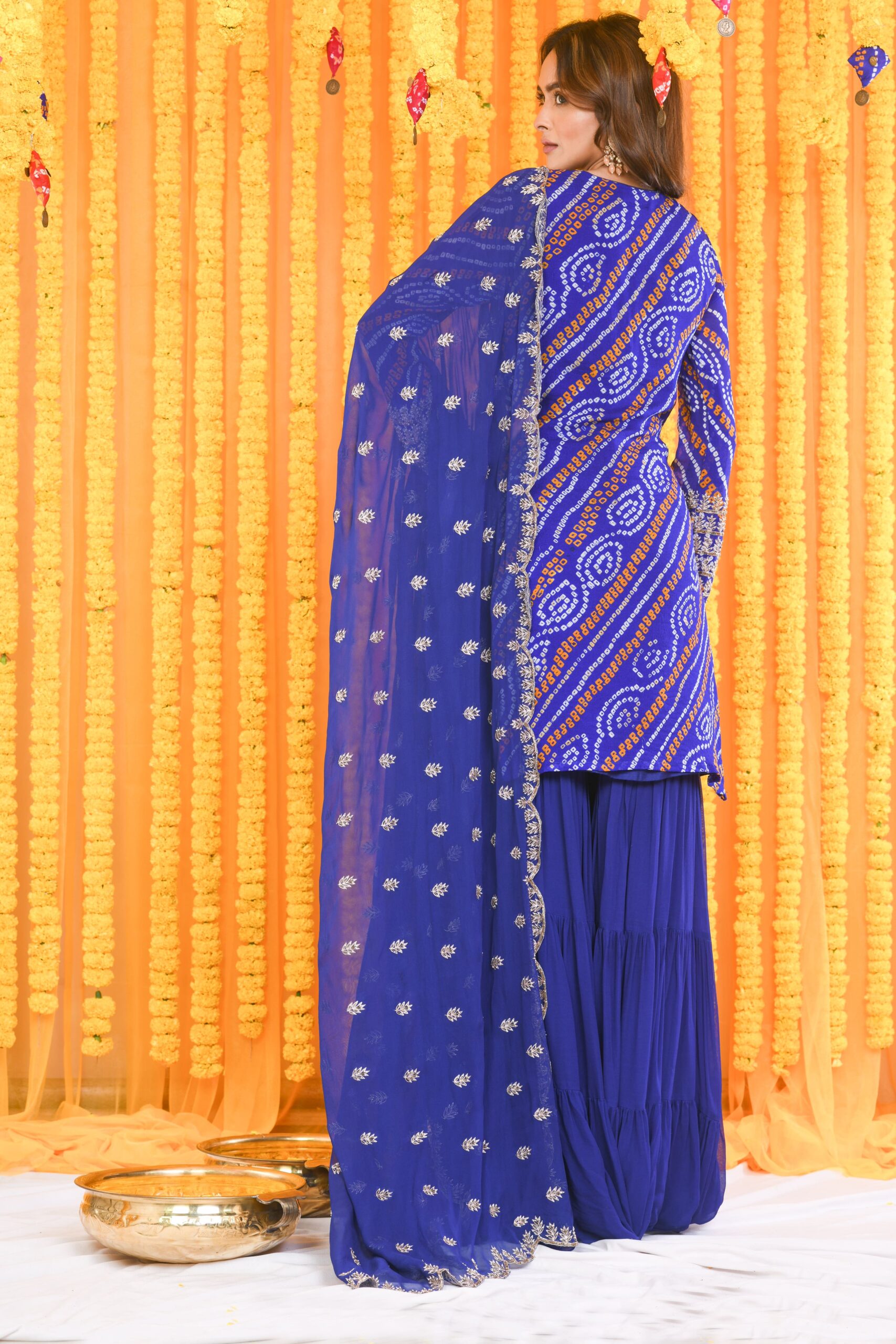 BANDHNI ZARDOZI SHARARA WITH HEAVY DUPATTA AND KURTAS - Image 3
