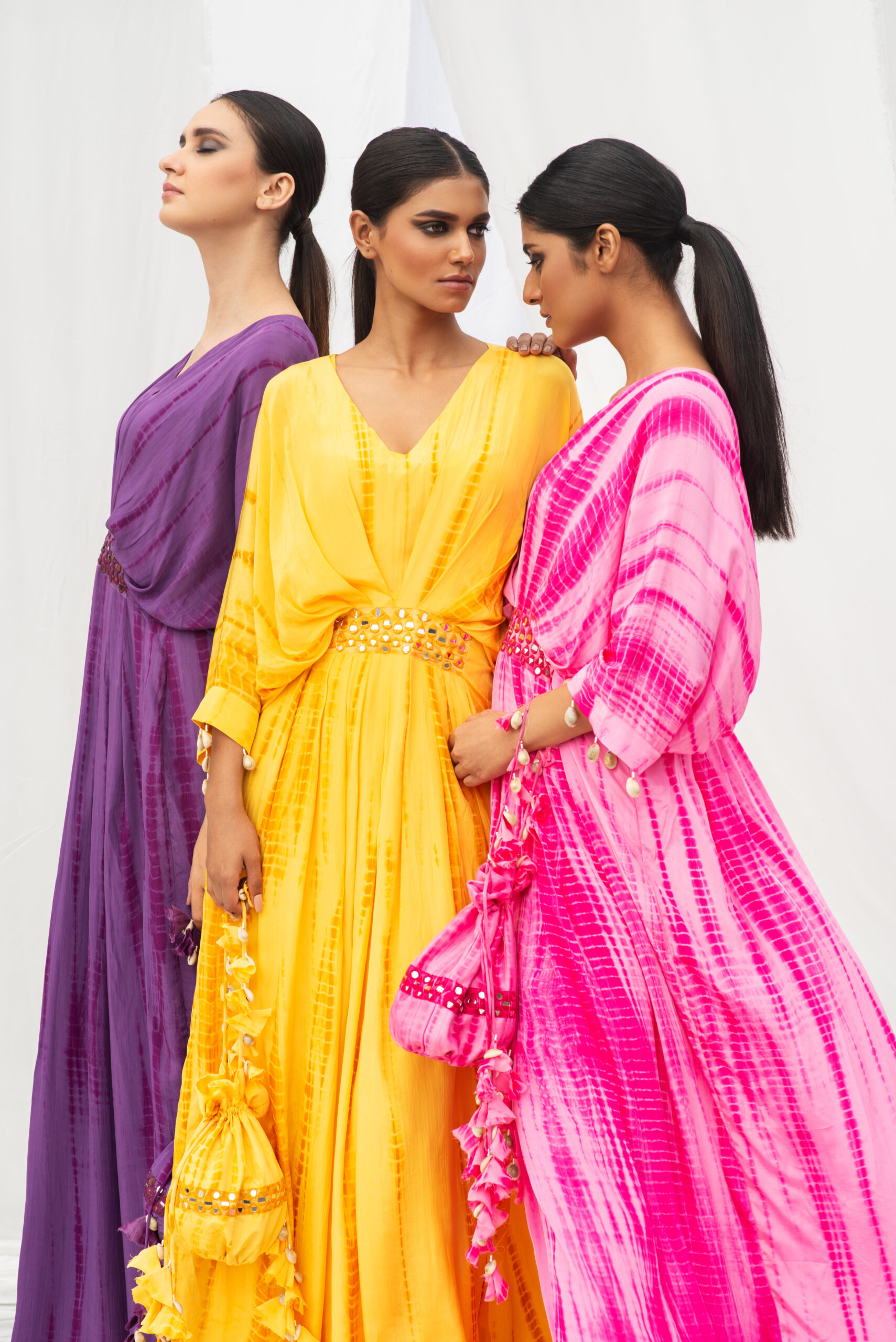 FASHIONABLE KAFTAN ACCENTUATED WITH A HEAVY BELT